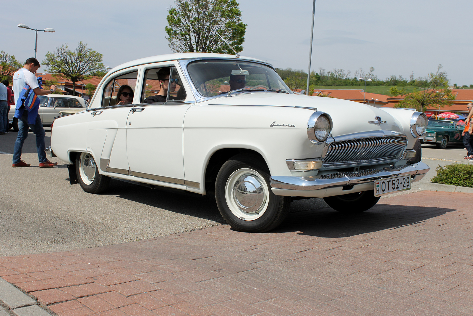 GAZ Volga M21