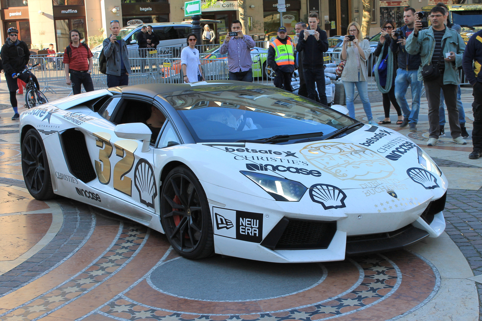 Lamborghini Avetandor LP 700-4 Roadster