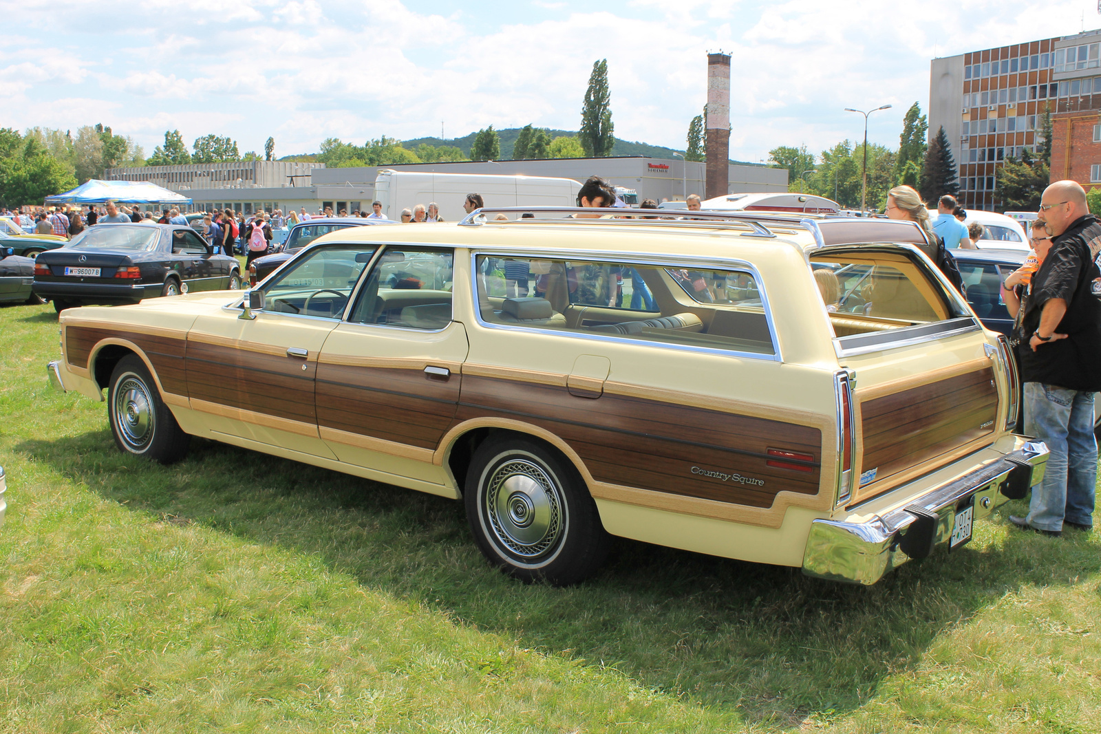 Ford LTD Country Squire