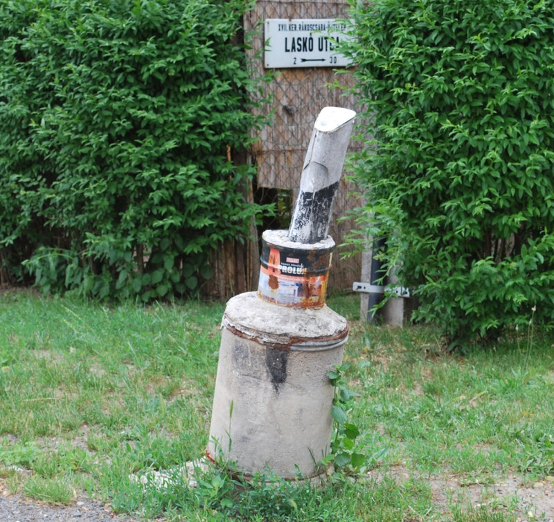 Utcasarok, avagy beton-buhera (Laskó-Magyarhida u. kereszteződés