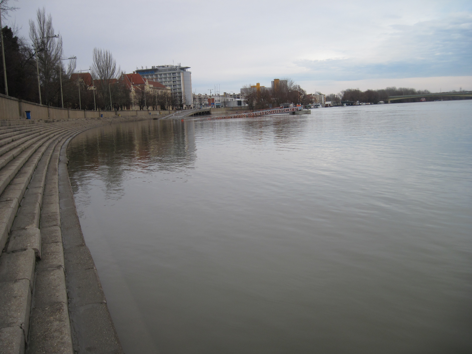 2011 árvíz, Szeged rakpart, Tisza