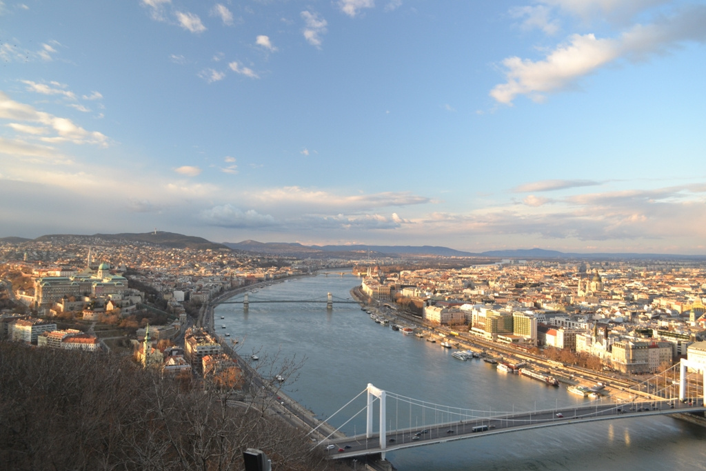 Duna, Budapest látkép a Citadelláról, felhők, Erzsébet híd, Lánc
