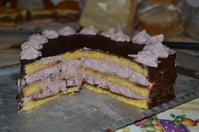 meggykrém habos torta csokimázzal