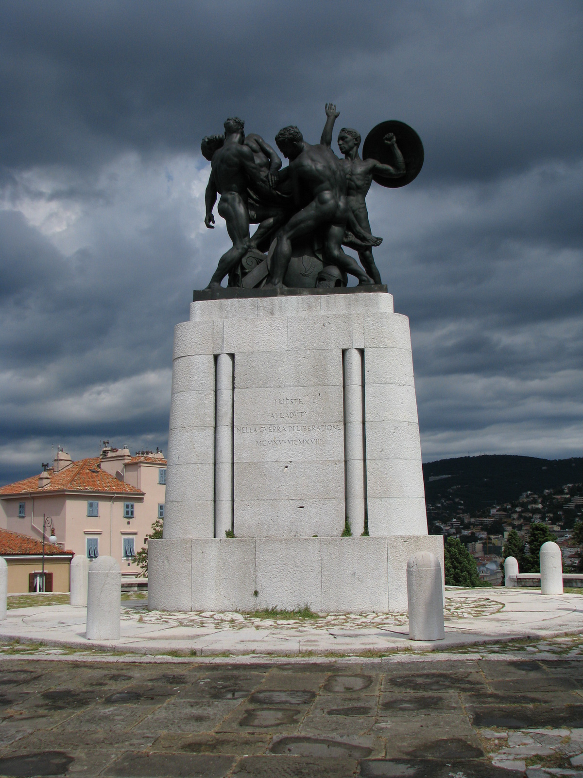 Hősi emlékmű a citadella parkban