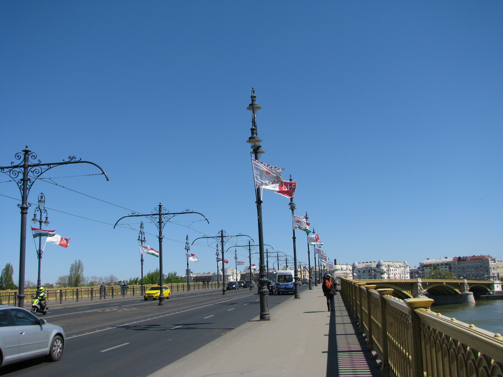 Margit híd zászlódíszben