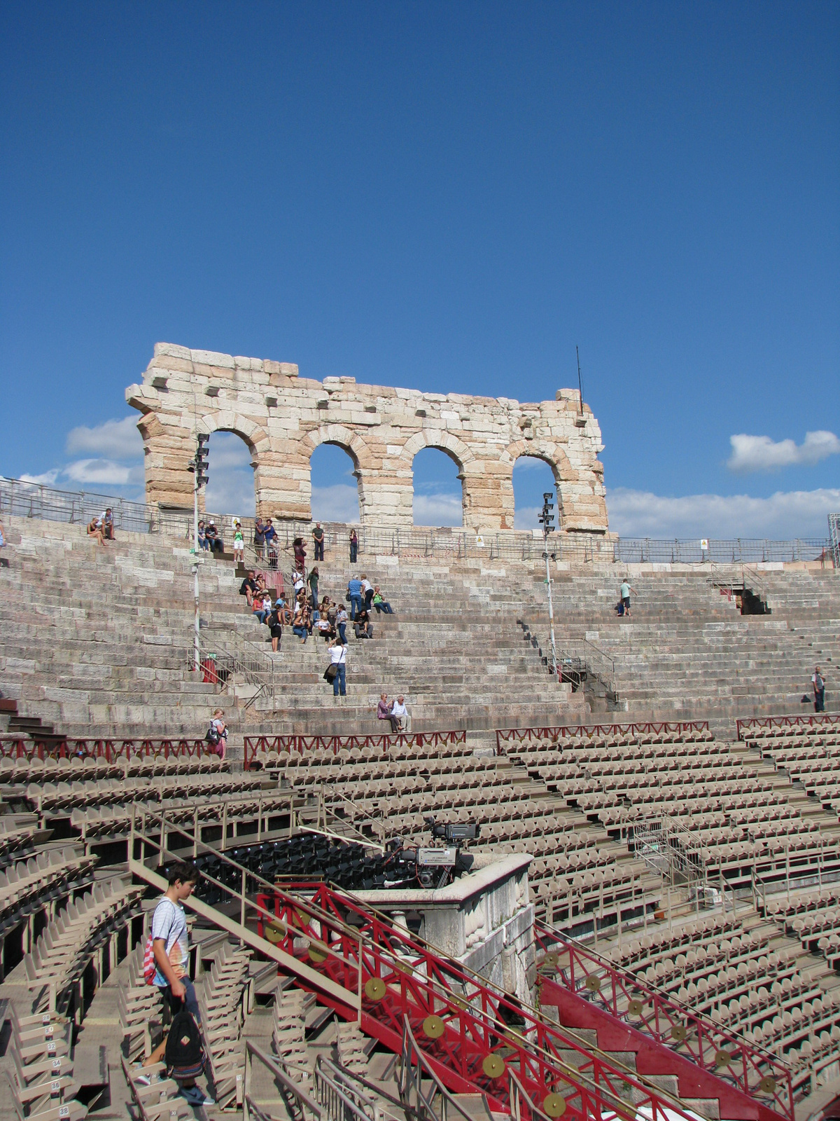 Az Aréna megmaradt felső szintje