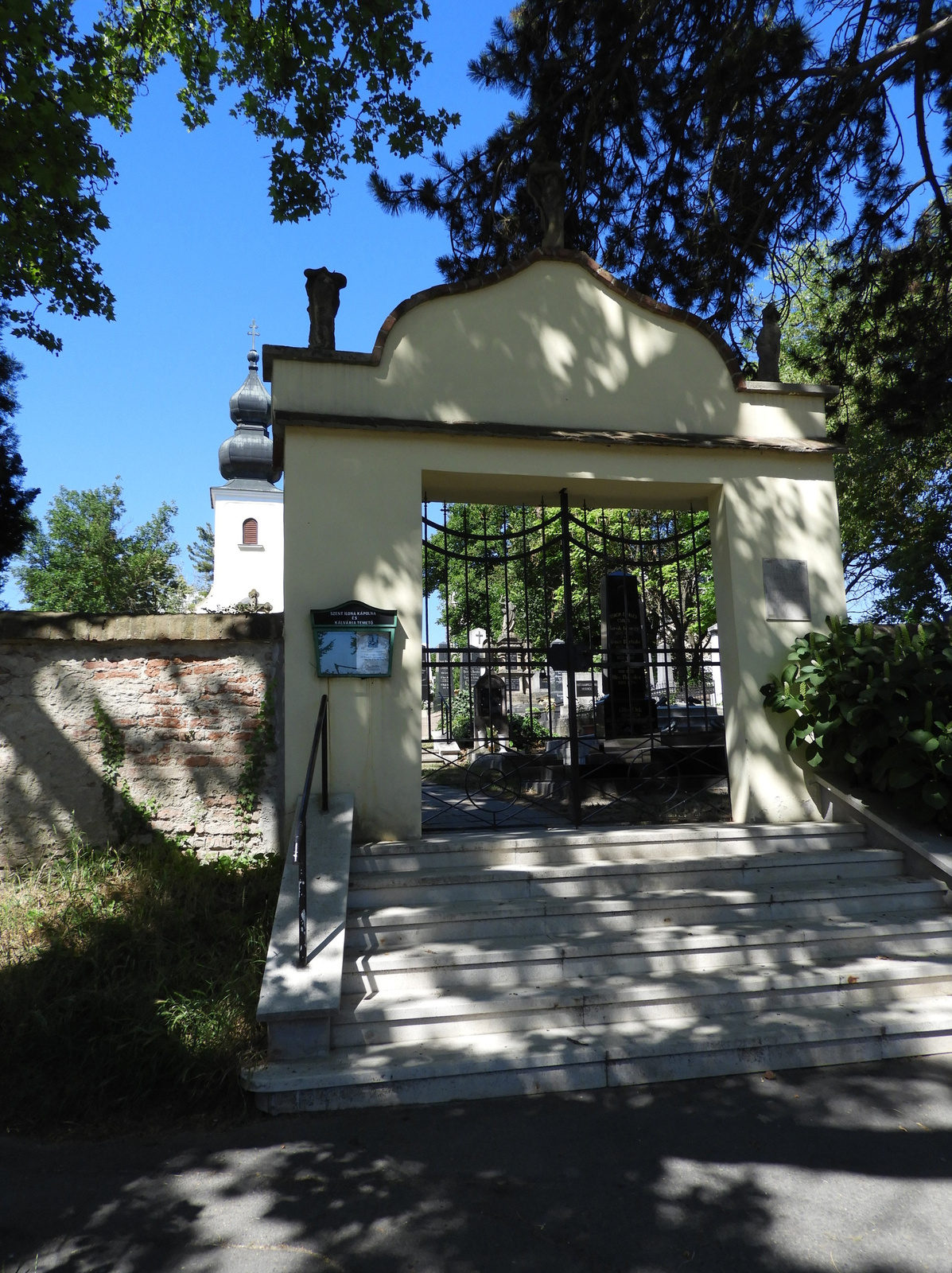 Kálvária temető bejárata