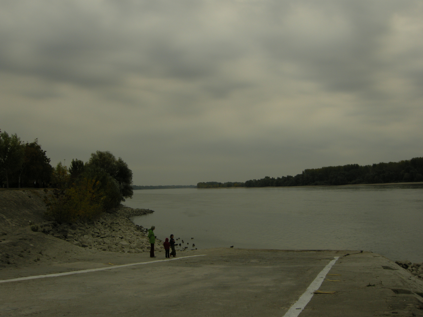 Sötét felhők a Duna fölött