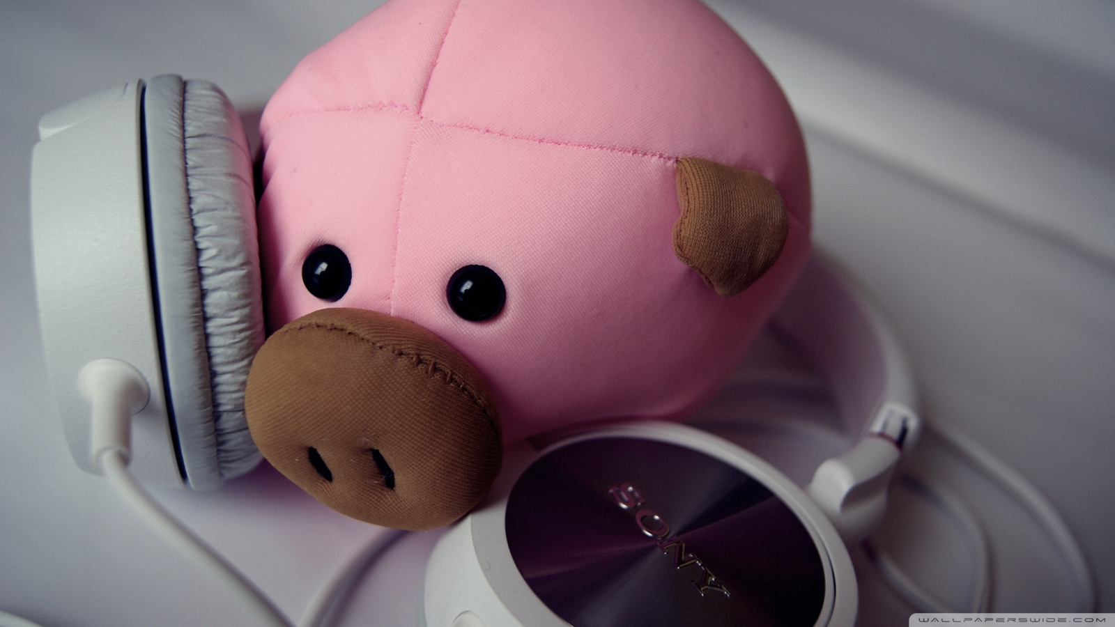 pig and headphones-wallpaper-1920x1080