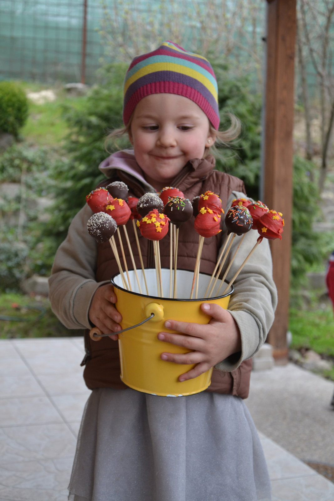 Orsi ez gyönyörűűű :-) egy vödör popcake