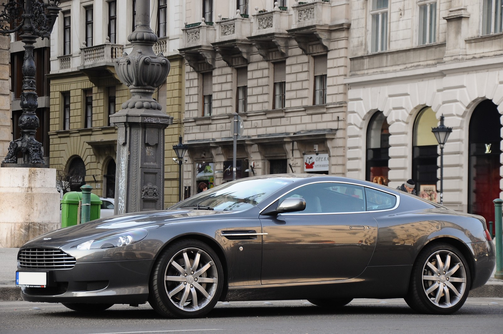 Aston Martin DB9