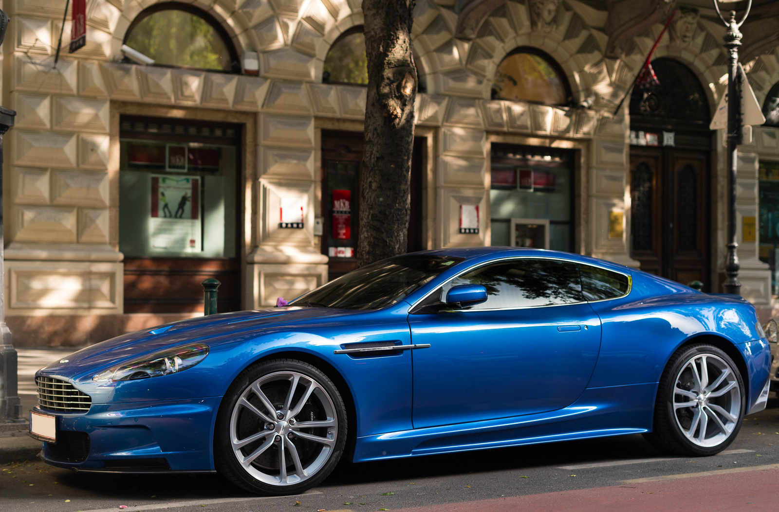 Aston Martin DBS