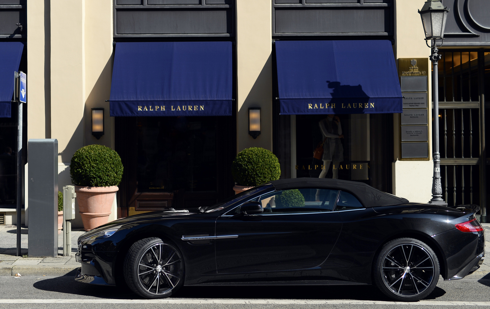 Aston Martin Vanquish Volante