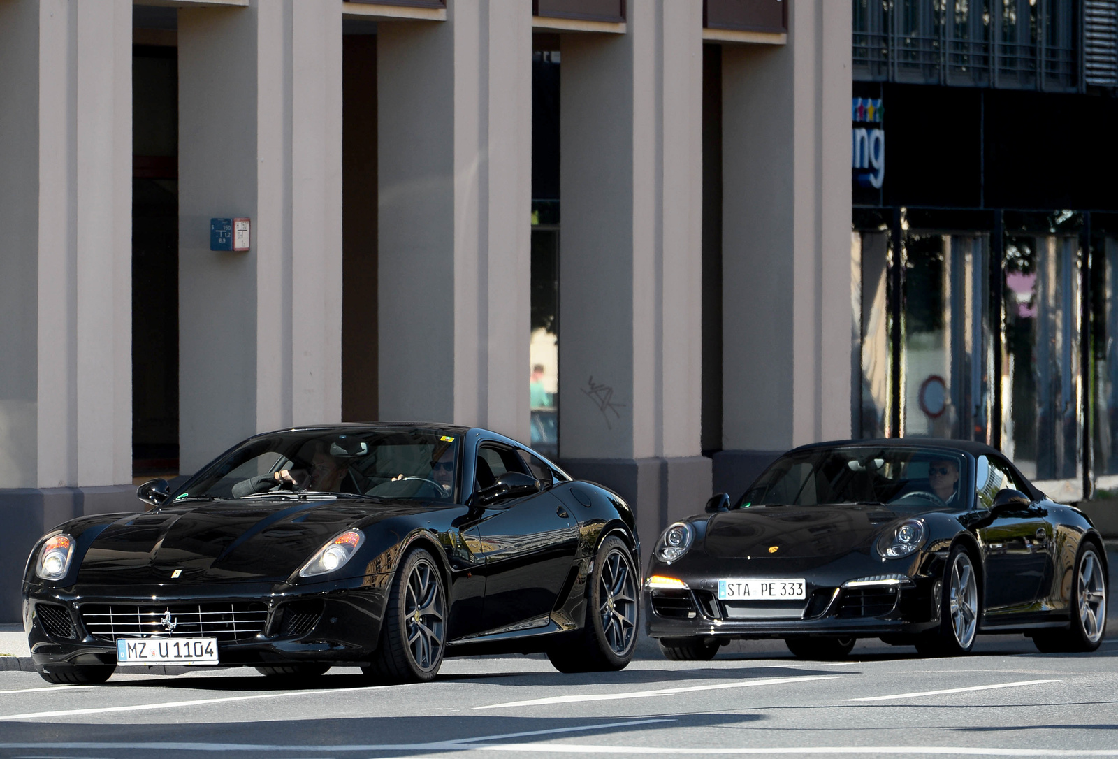 Ferrari 599 GTB Fiorano - Porsche 911 Carrera 4S Cabrio