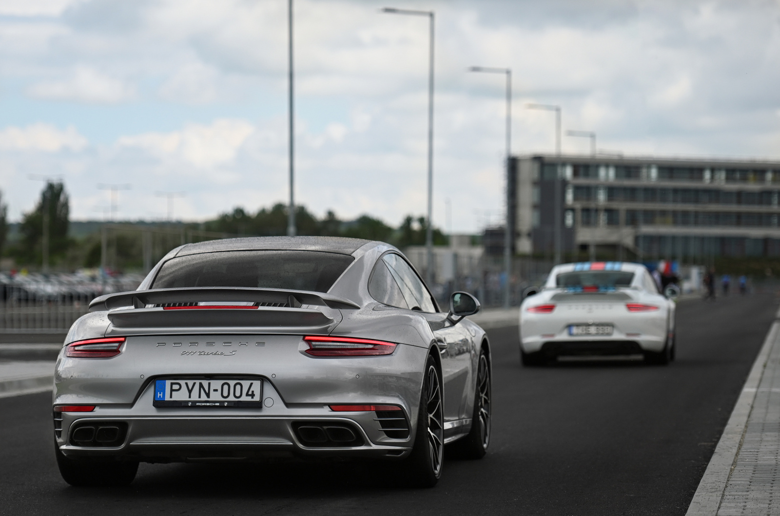 Porsche 911 Turbo S - Porsche 911 Carrera S