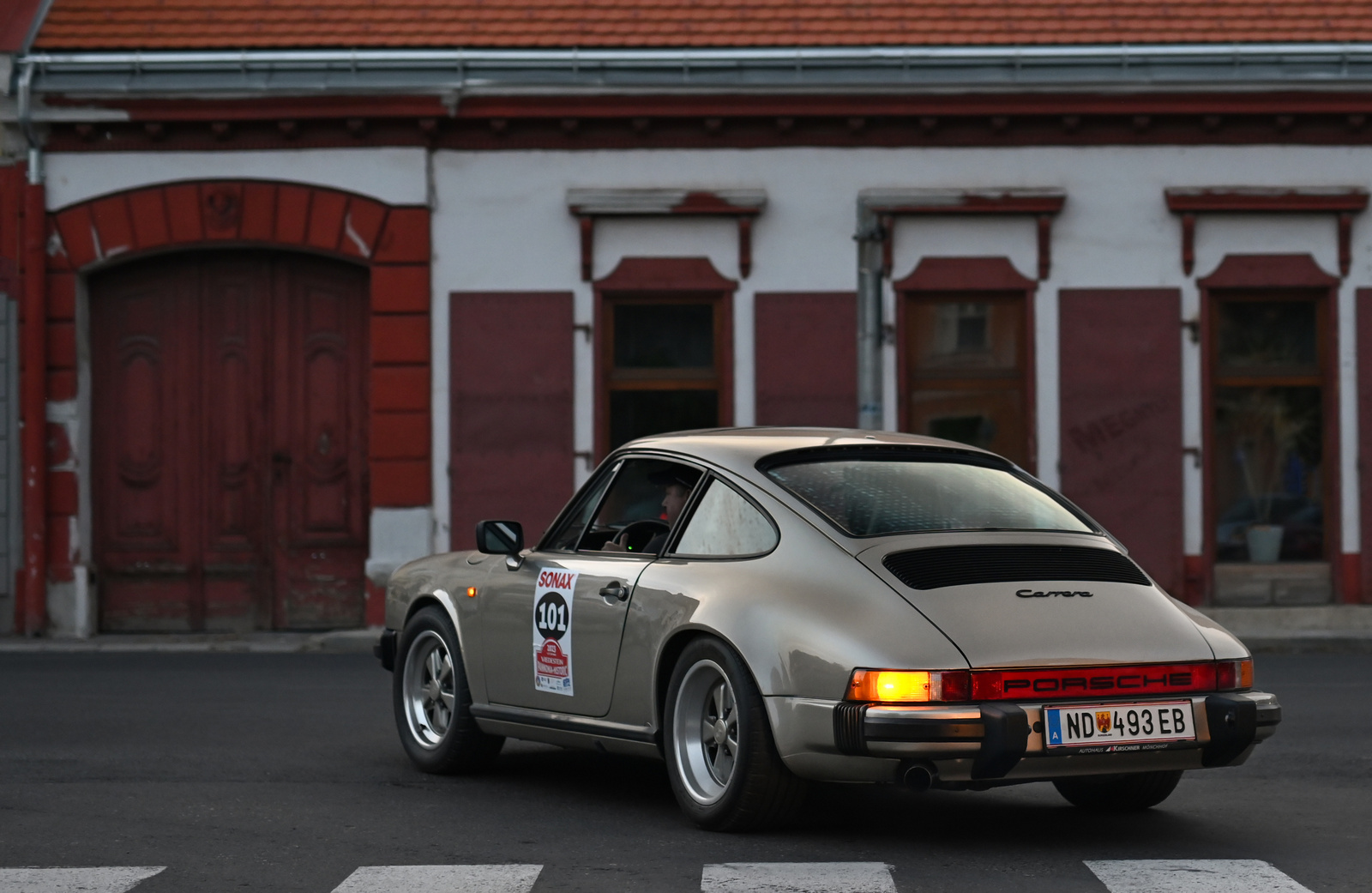 Porsche 911 Carrera