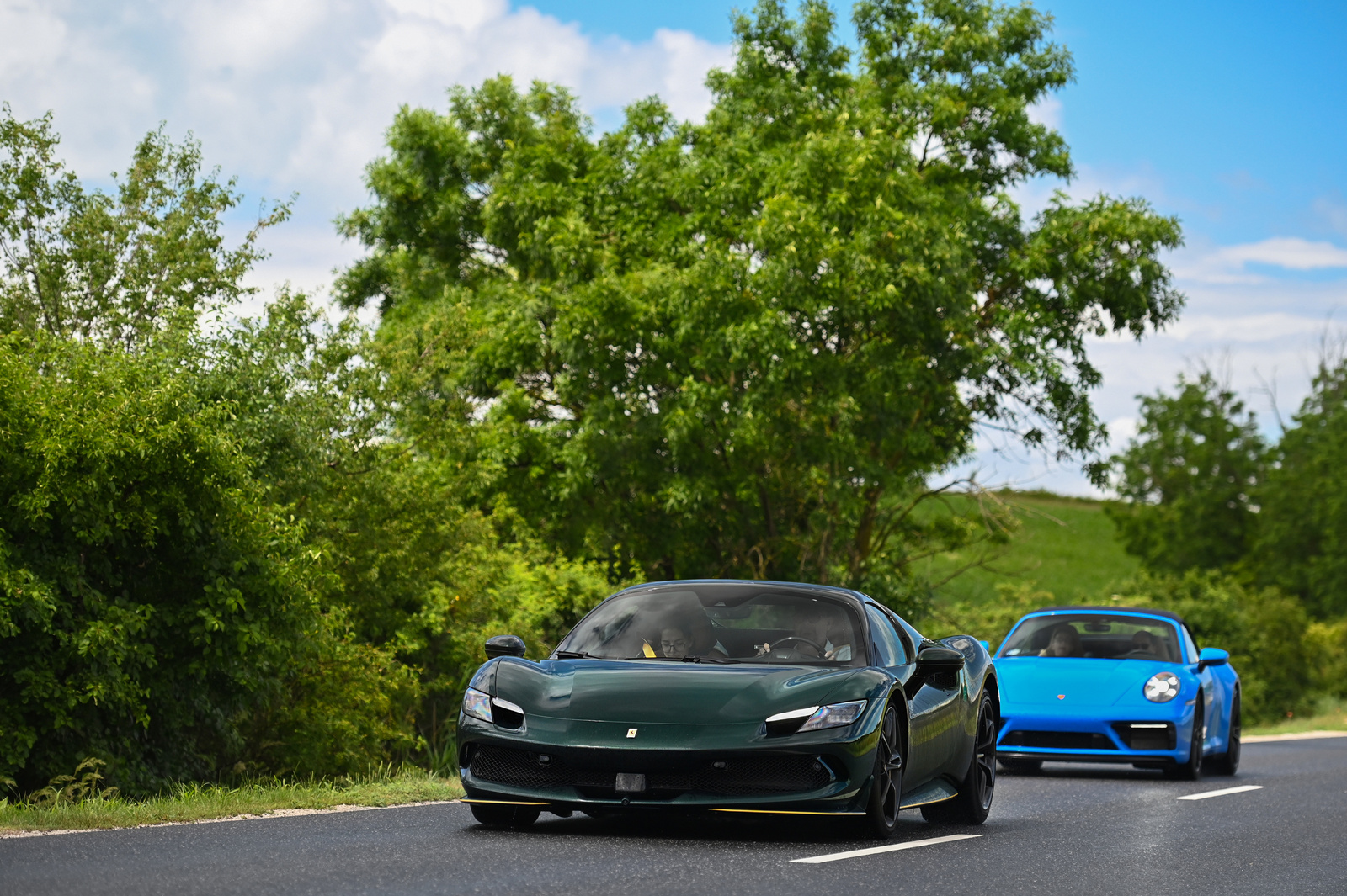 Ferrari 296 GTS - Porsche 911 Carrera 4 GTS Cabrio