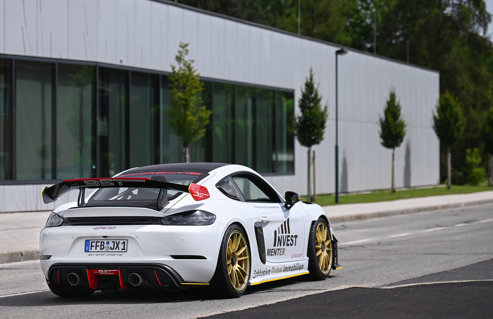 Porsche Cayman GT4 RS