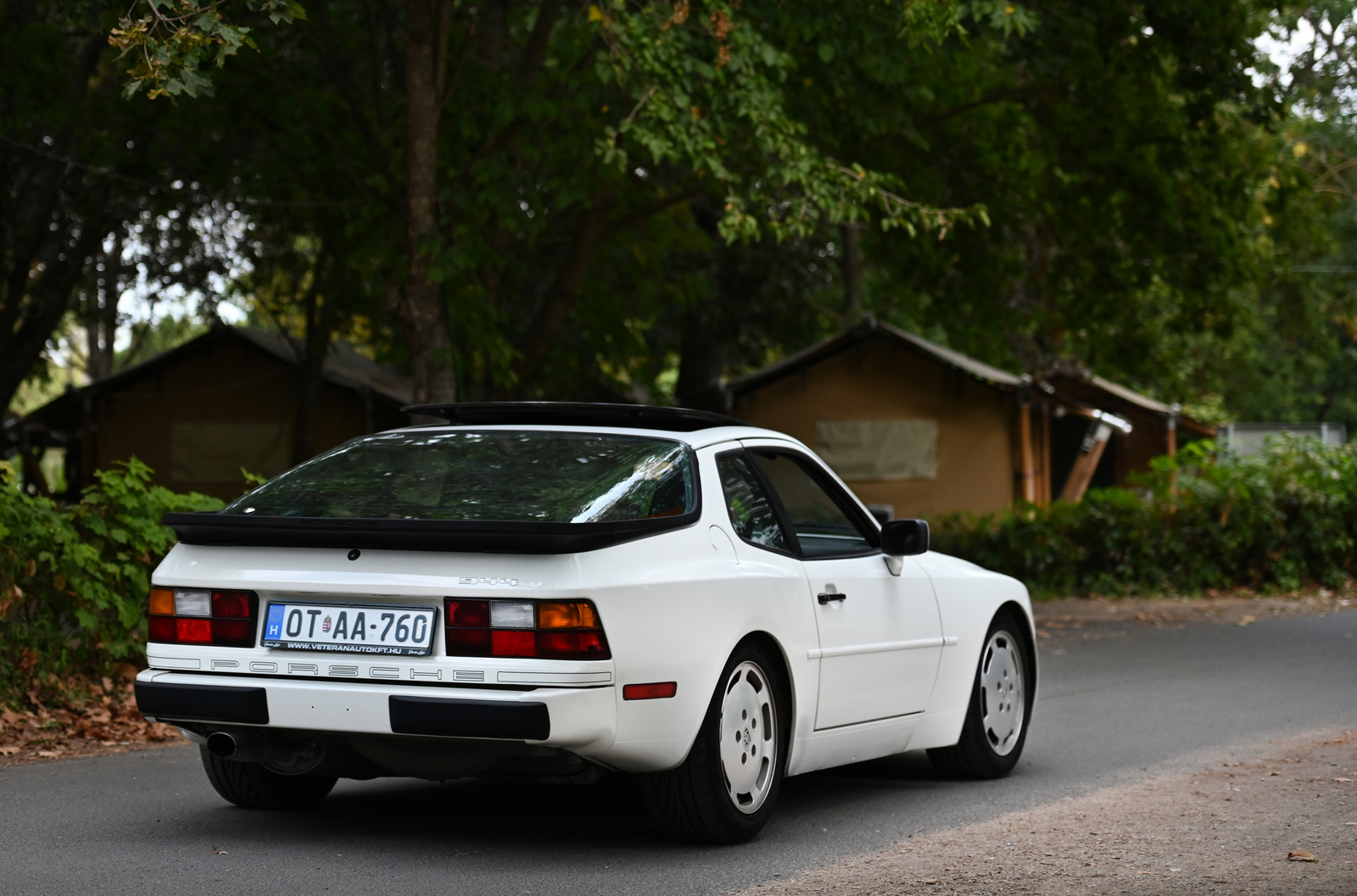 Porsche 944