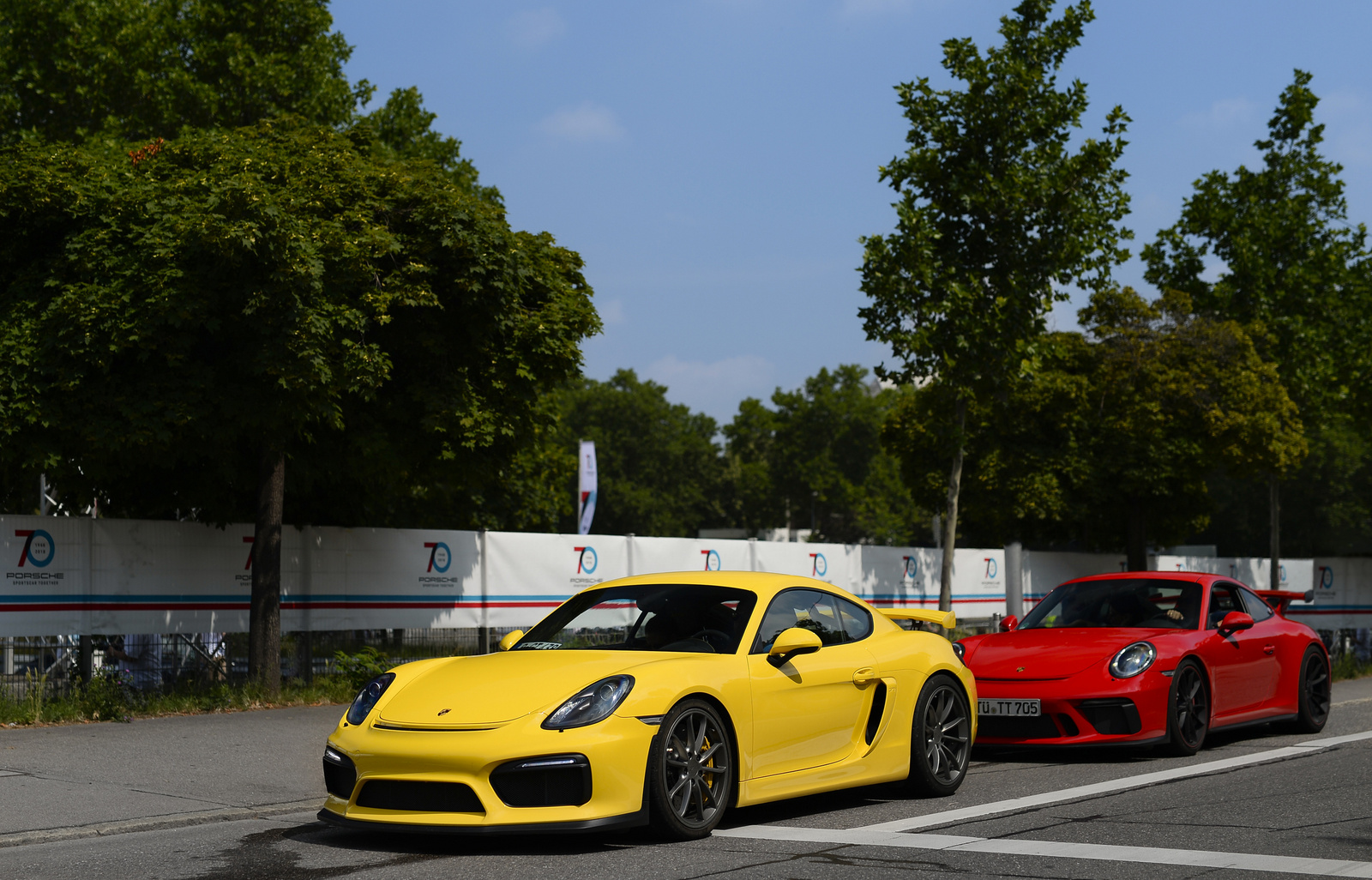 Porsche Cayman GT4 - Porsche 911 GT3