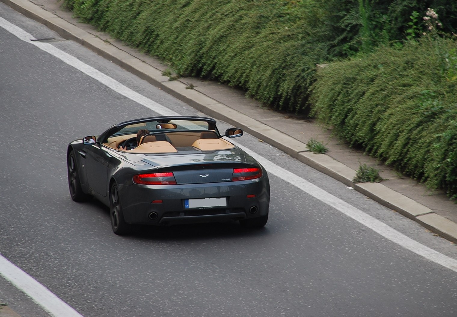 Aston Martin V8 Vantage Roadster