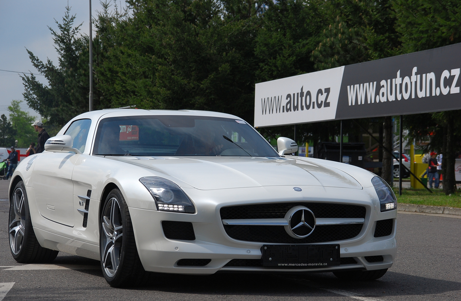 Mercedes SLS