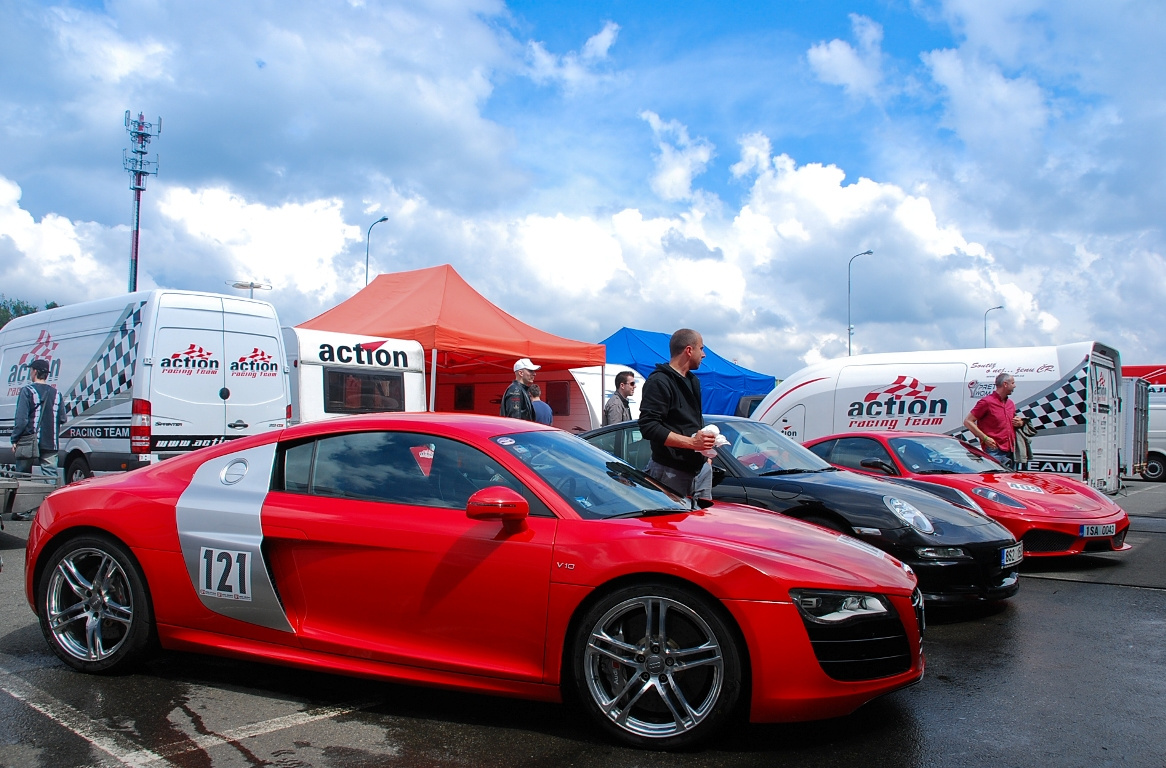 Audi R8 V10 - Porsche 911 Carera S - Ferrari 430 Scuderia