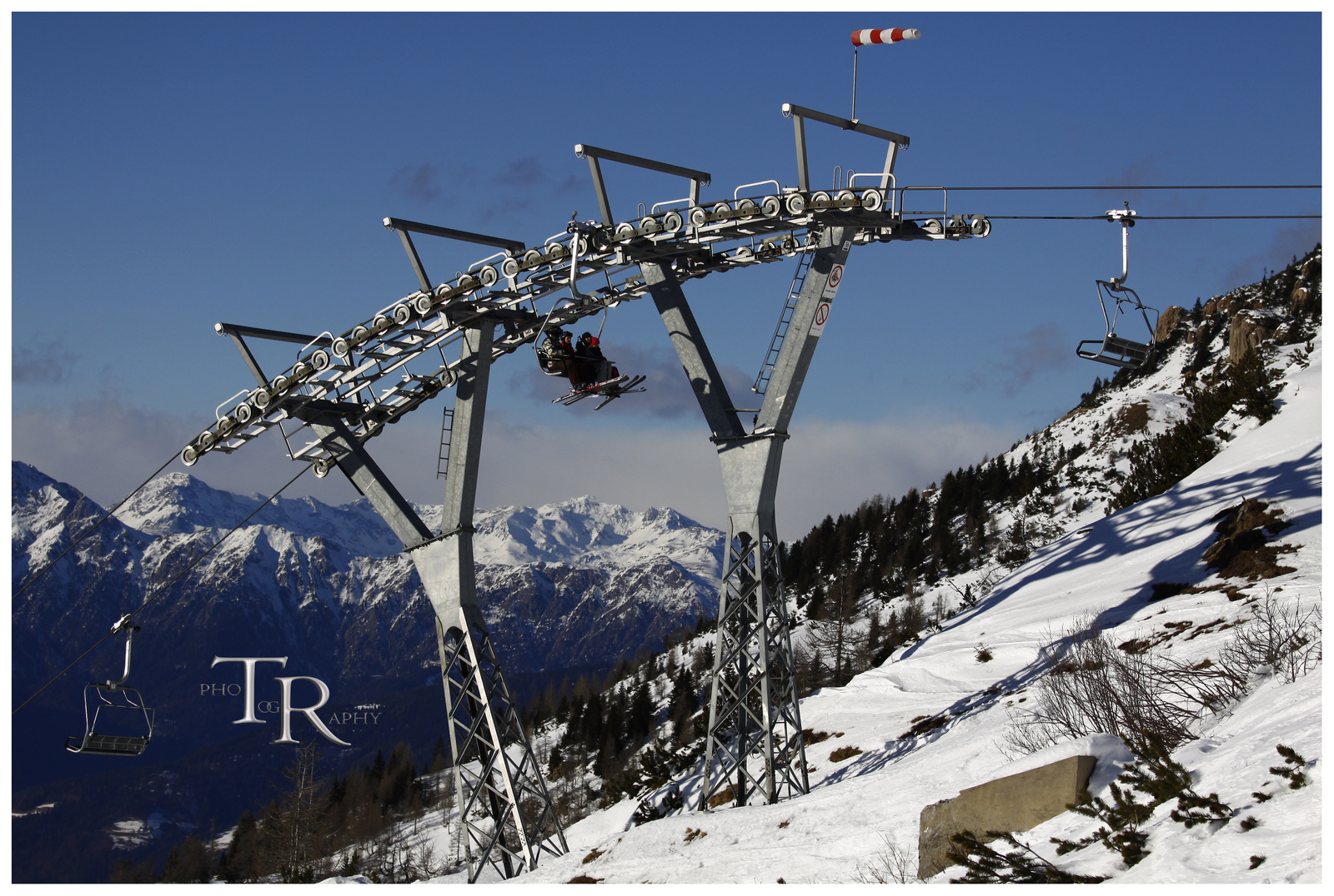 Ski lift column