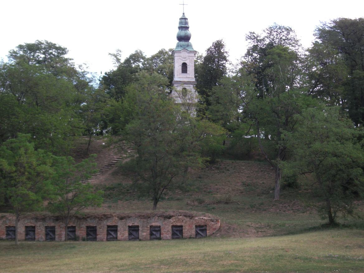 DB Z 002 Szántódpuszta. A dombtetőn a Szent Kristóf-kápolna (173