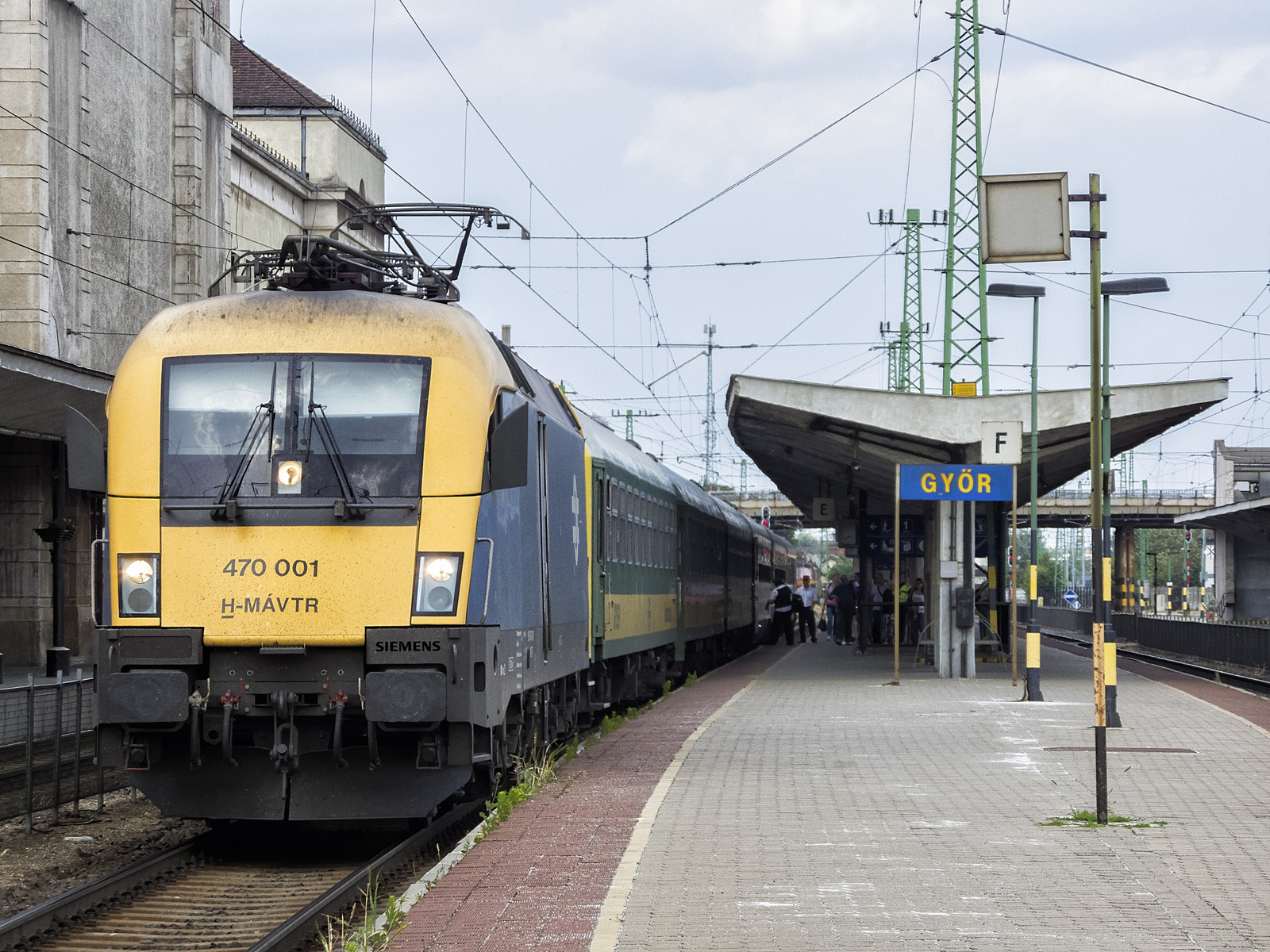 MÁV 470 001 IC-vel Győrben