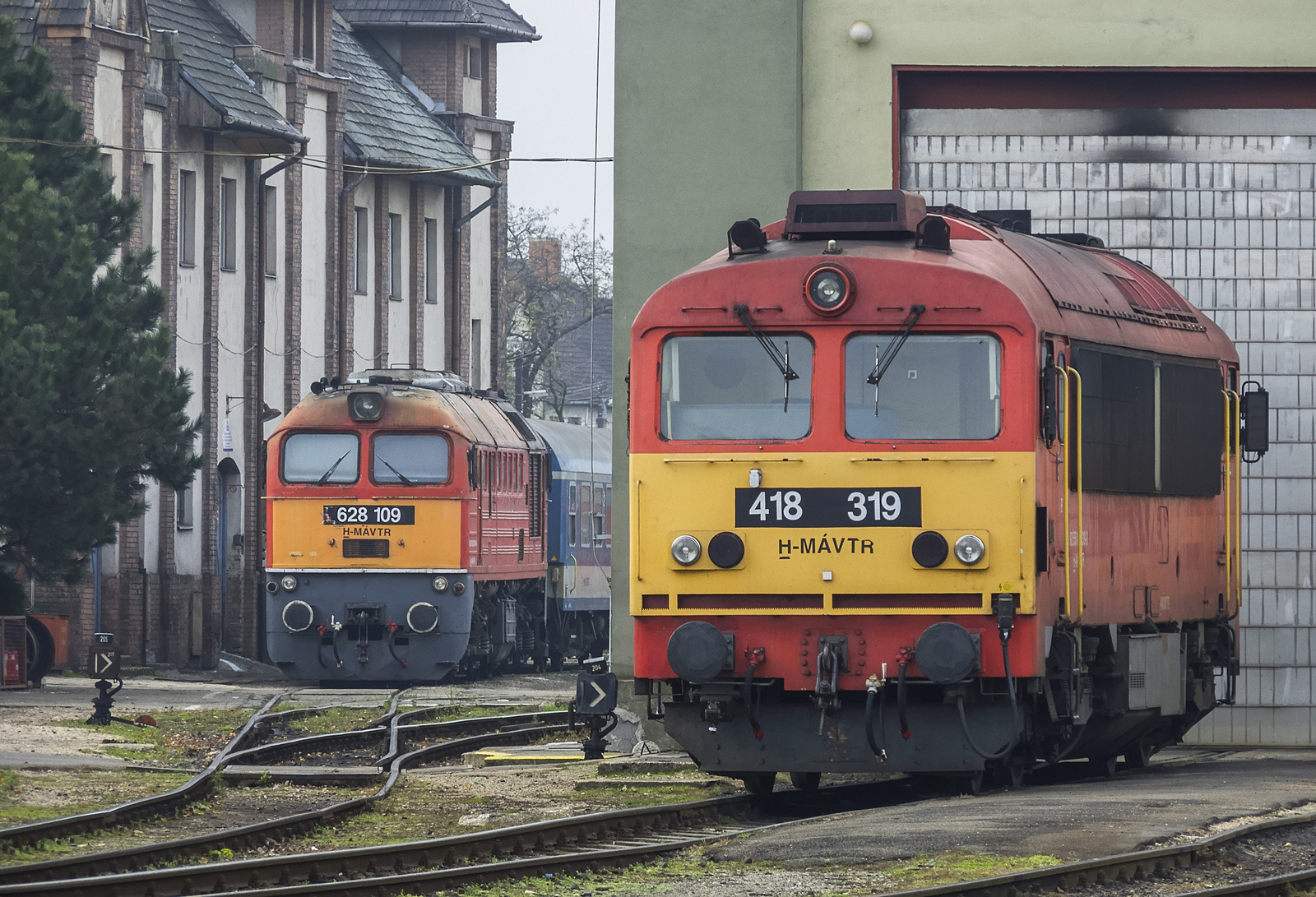 MÁV 628 109 és 418 319 Győrben