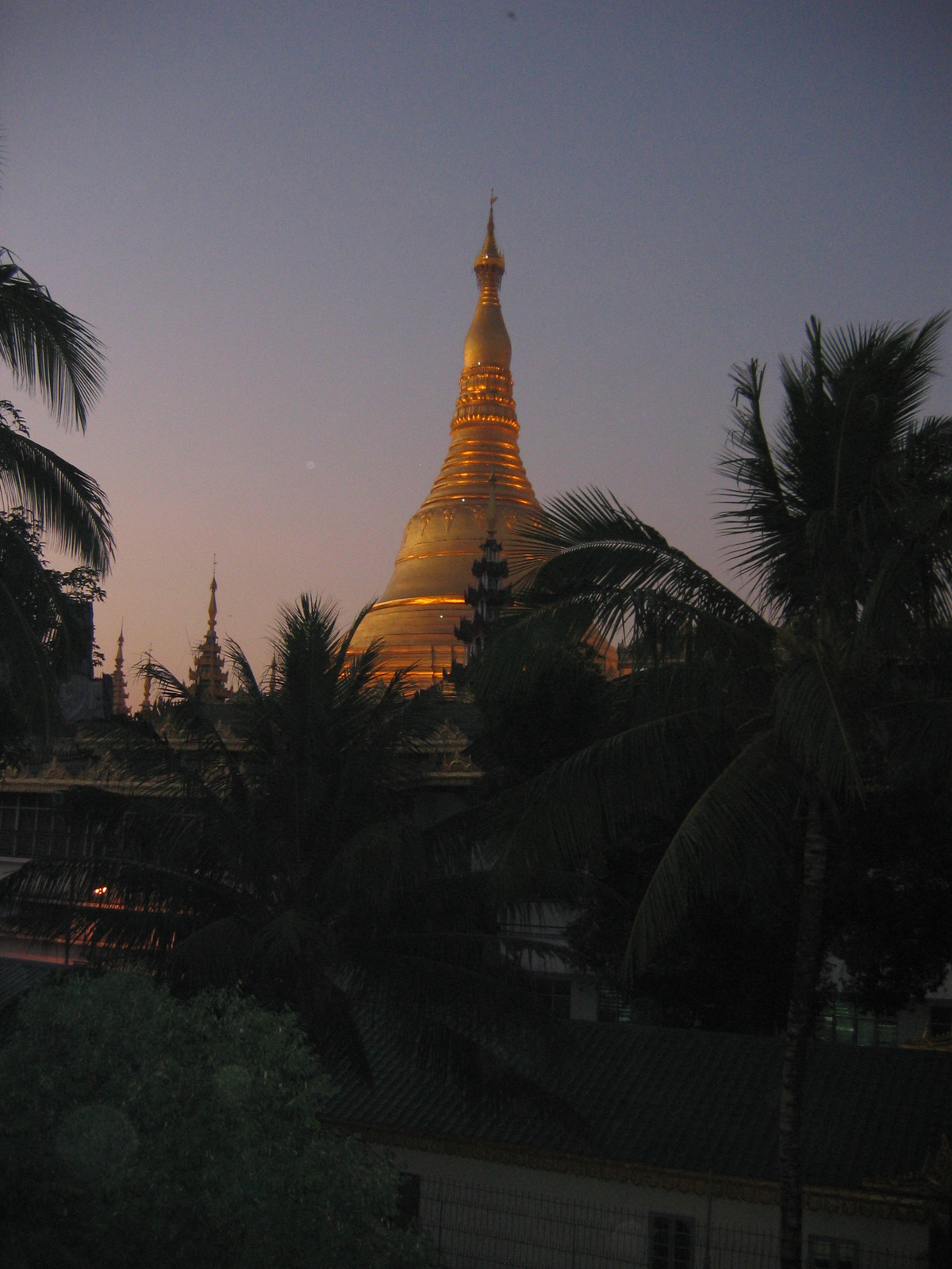 Yangon, Swdagon-Pagoda, Arany-Stupa