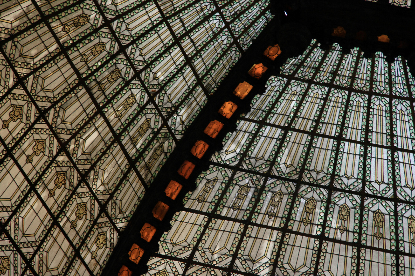 Üveg kupola