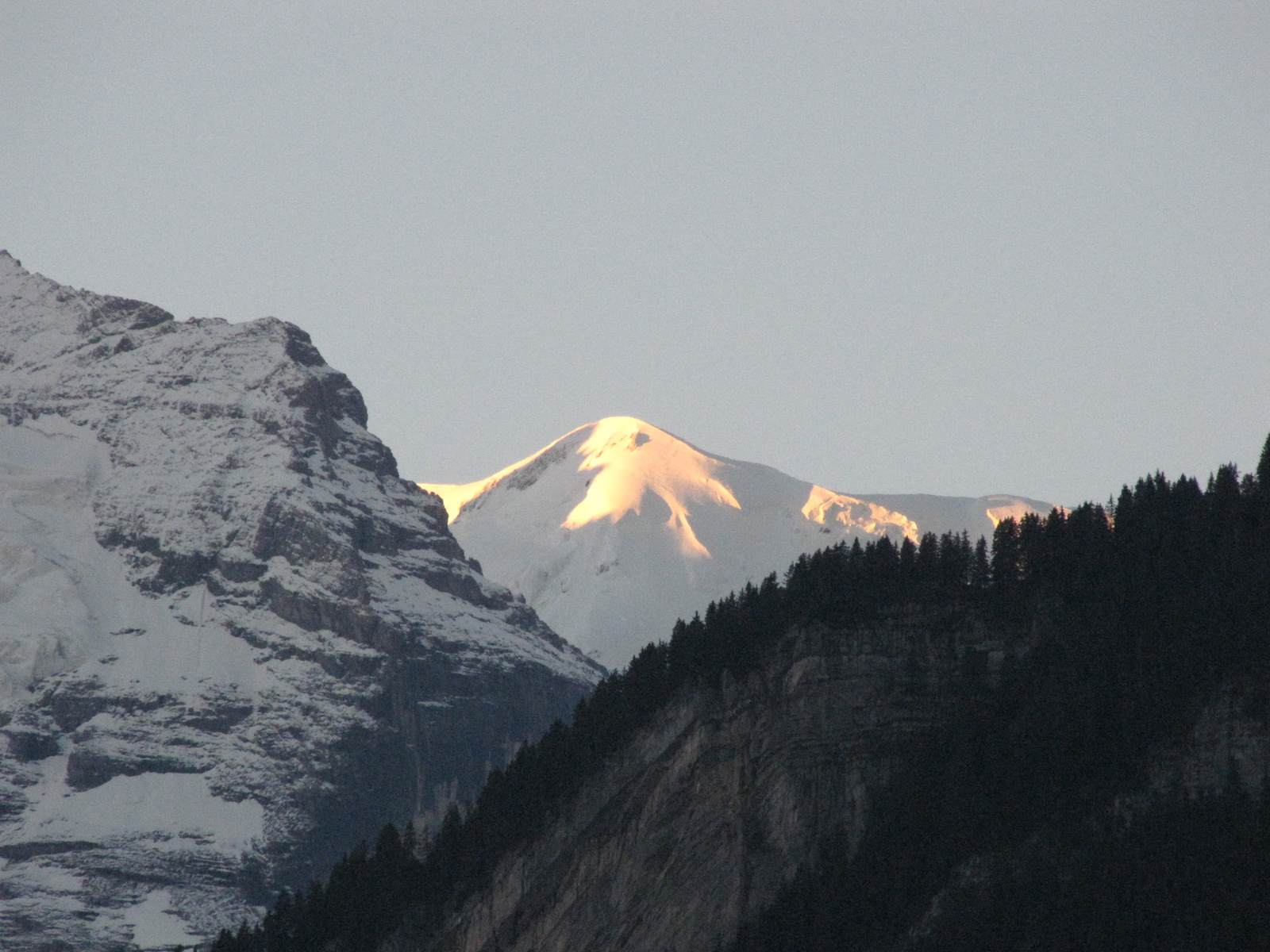 Svájc, Interlaken, a hajnali Silbernhorn, SzG3