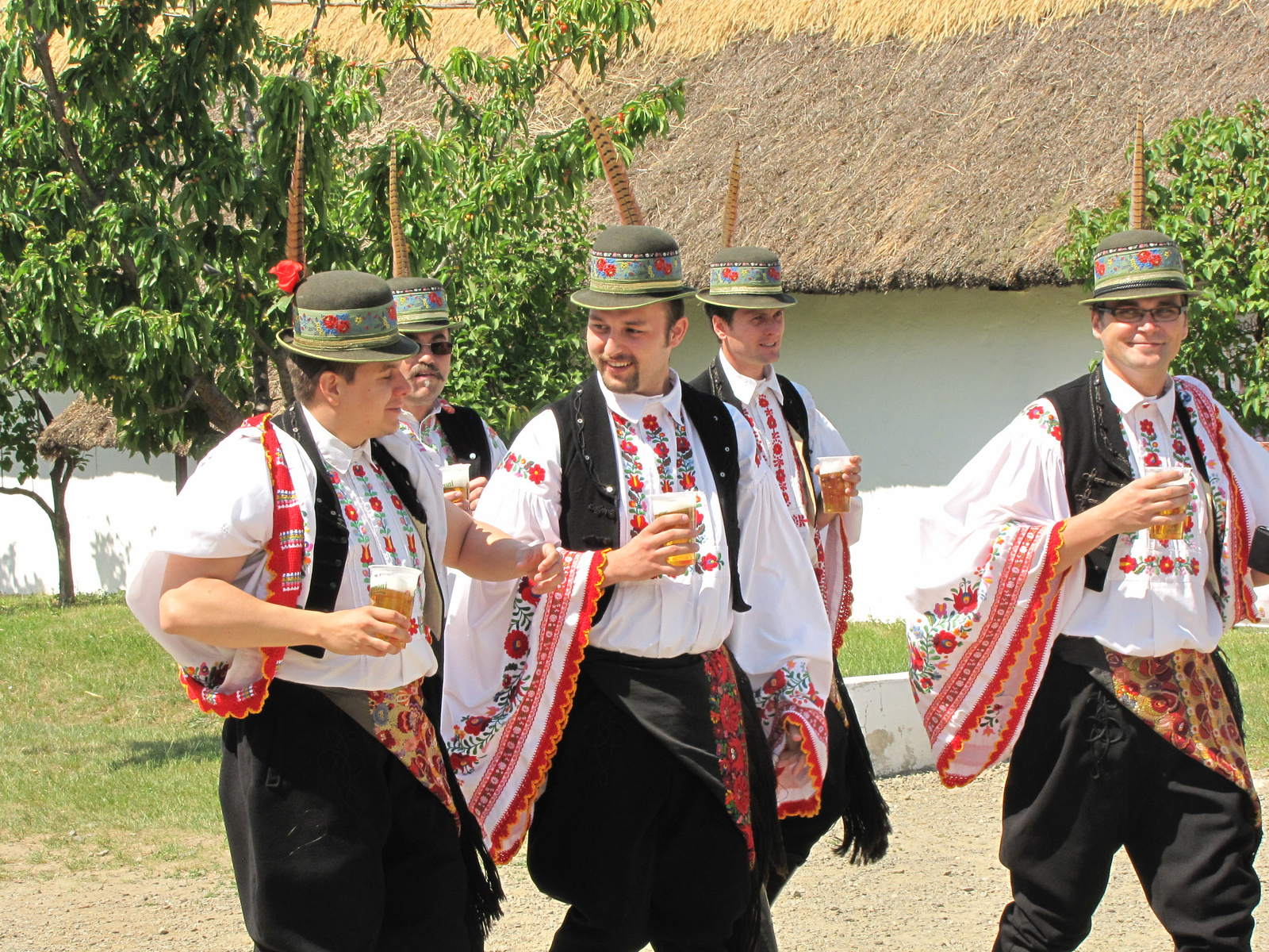 Szentendre - Skanzen, Pünkösdi sokadalom, SzG3