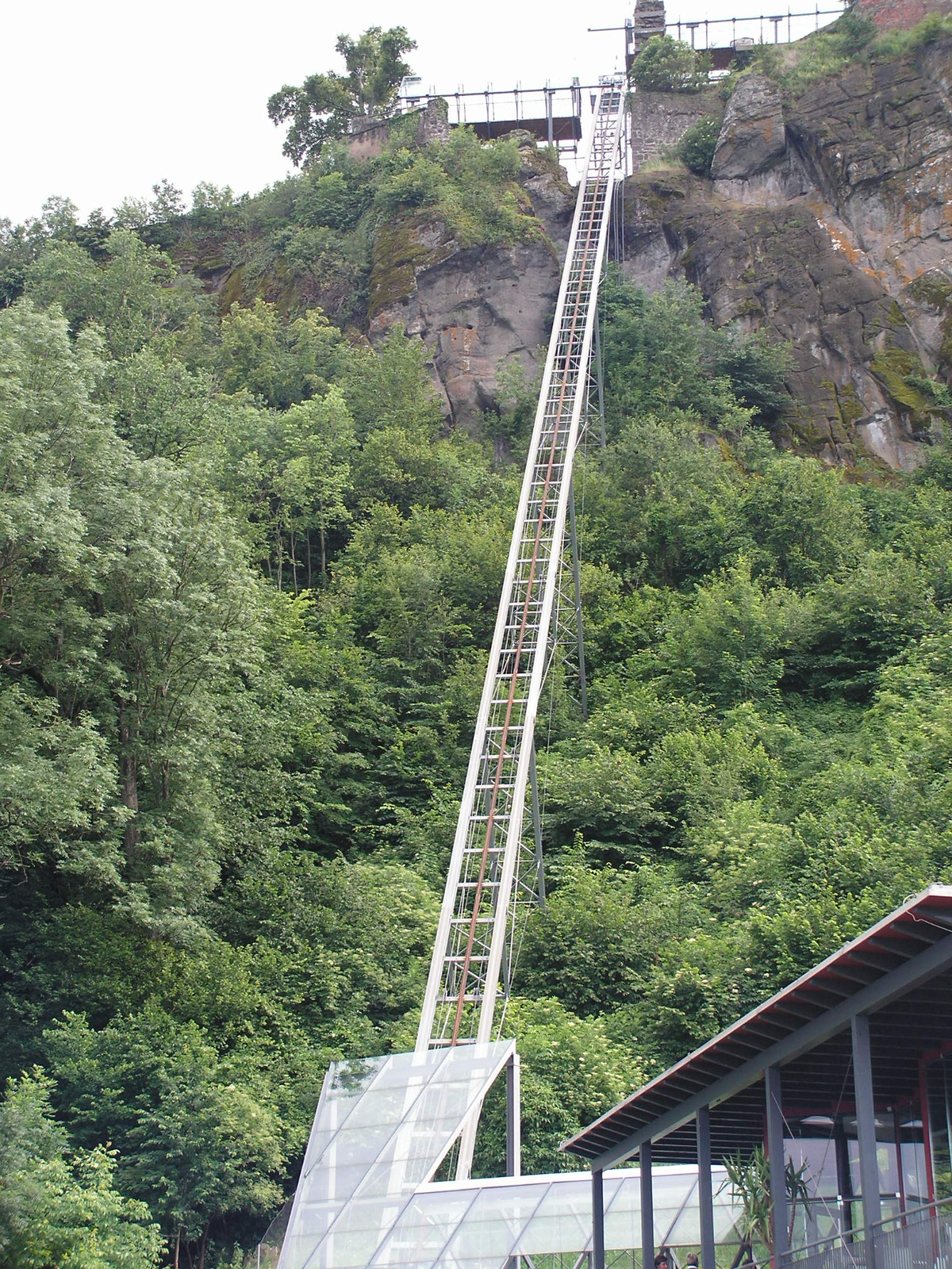 Ausztria, Riegersburg, a várba menő sikló, SzG3