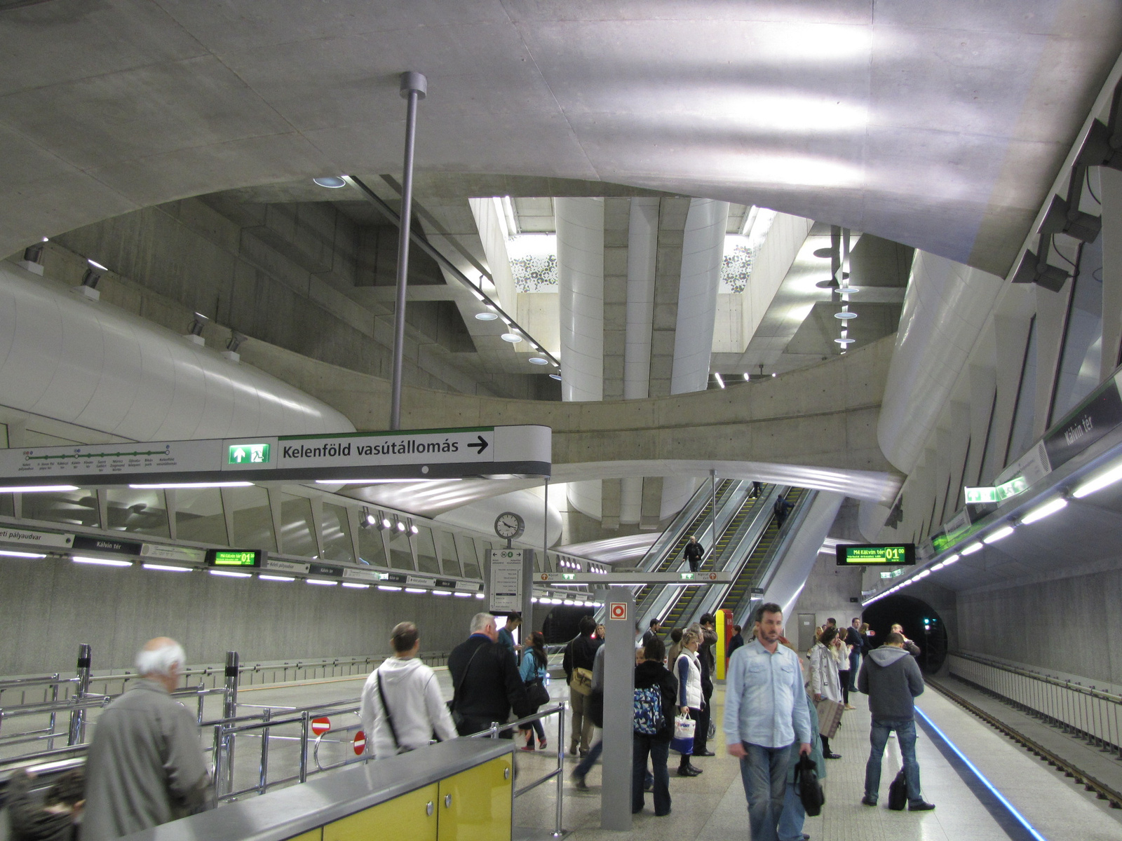 Budapest, a 4-es metró Kálvin téri megállója, SzG3
