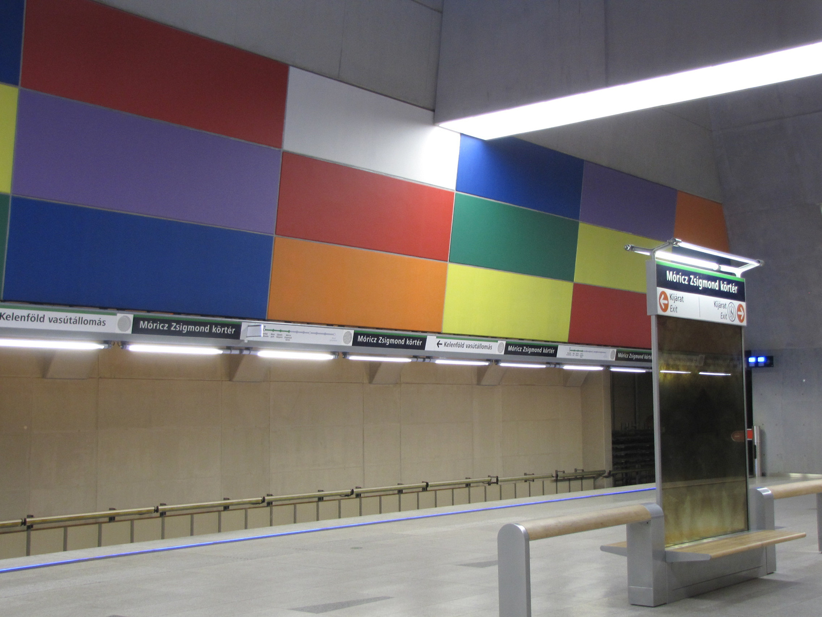 Budapest, a 4-es metró Móricz Zsigmond körtéri megállója, SzG3