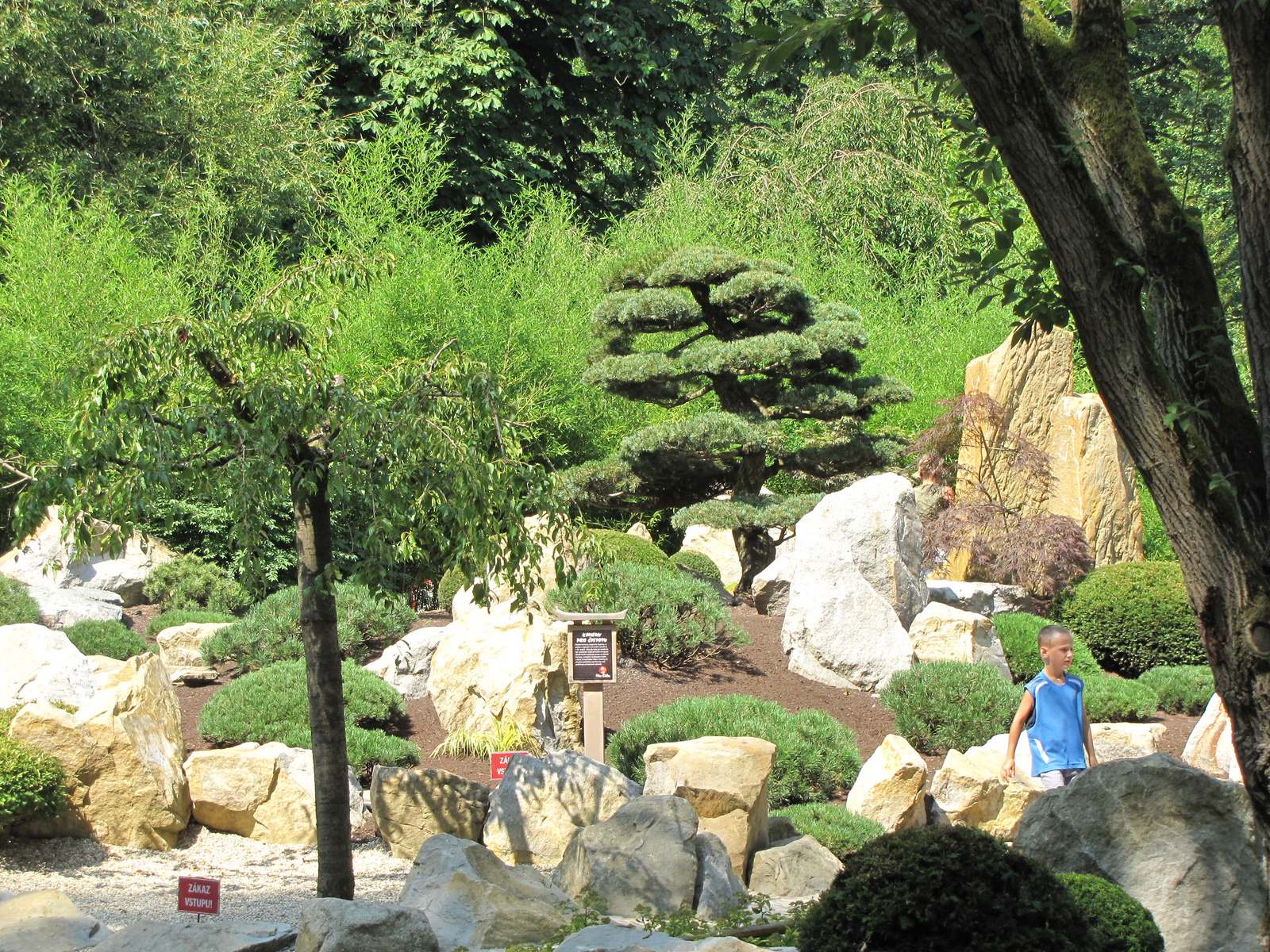 Zlín, Lesná, az állatkert, a japán kert, SzG3