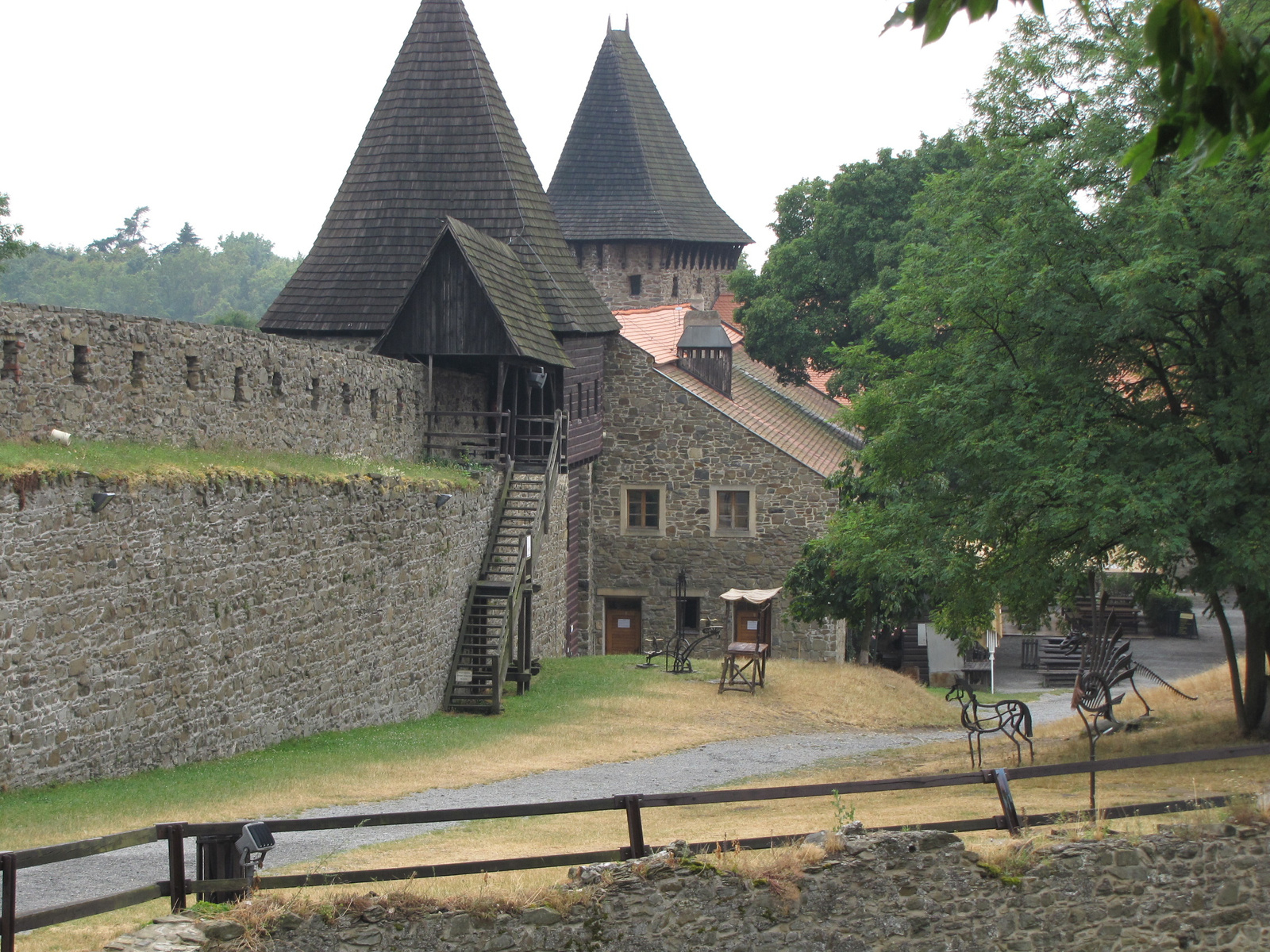 Týn nad Bečvou, Helfštýn, a vár