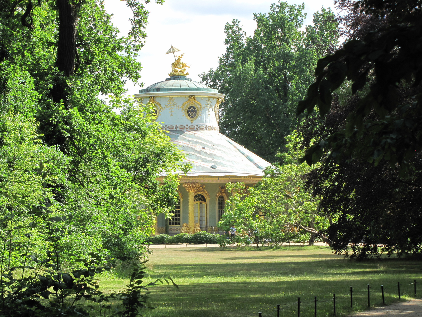 Potsdam, Sanssouci, a Kínai teaház pavilon, SzG3