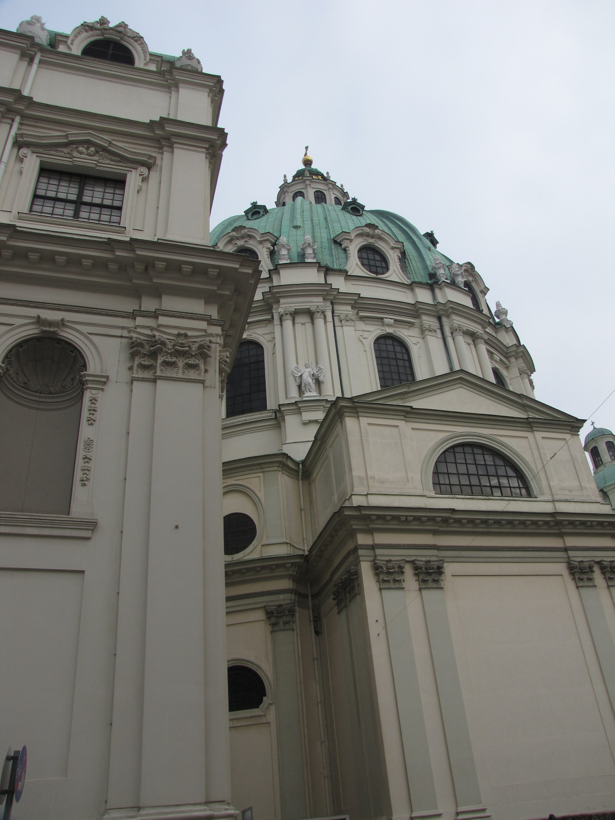 Bécs (Wien), Wiener Karlskirche, SzG3