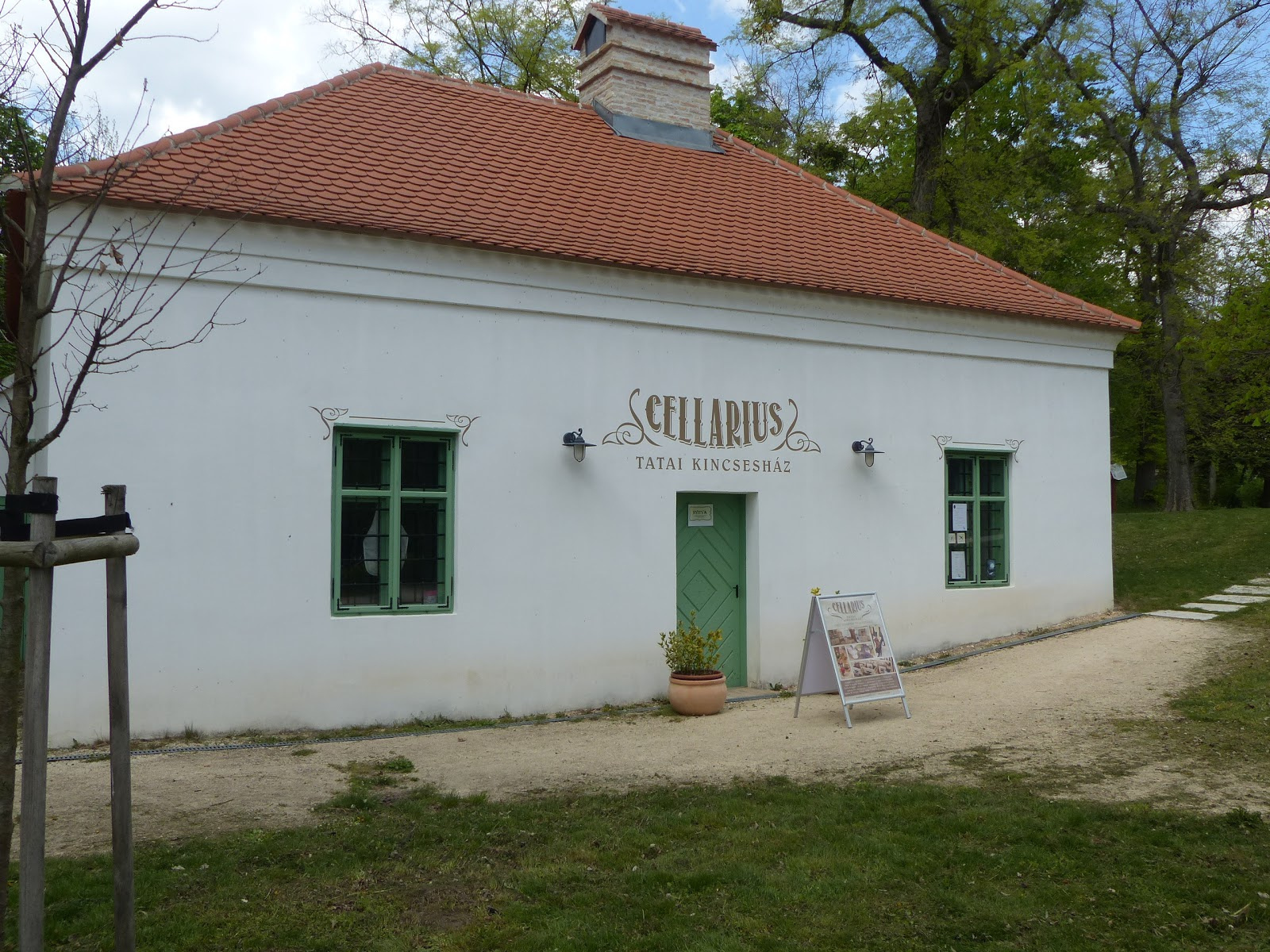 Tata, Angol Park, Cellar Tatai kincsesház, SzG3