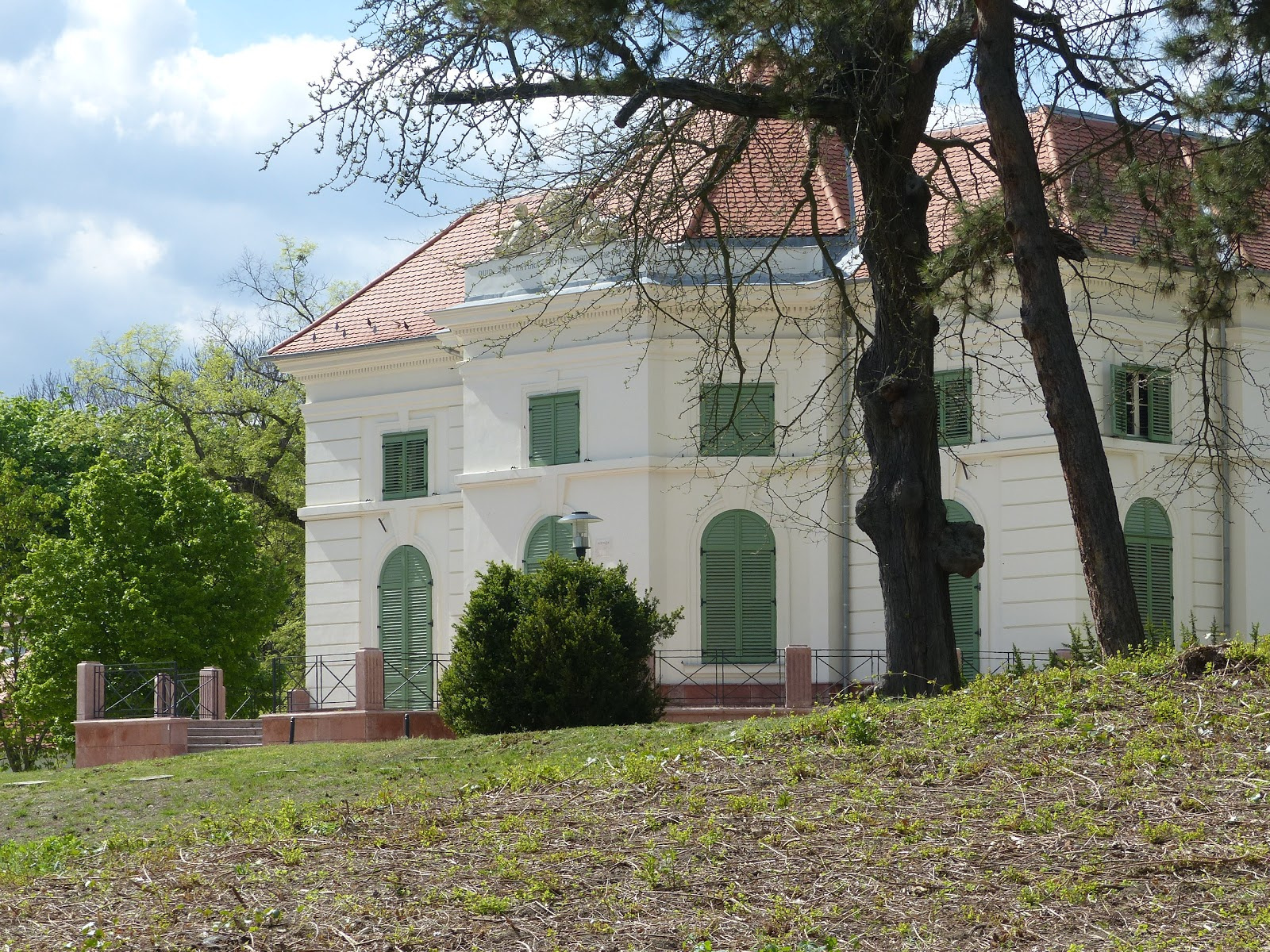 Tata, Cseke tó, Angol park, kiskastély, SzG3