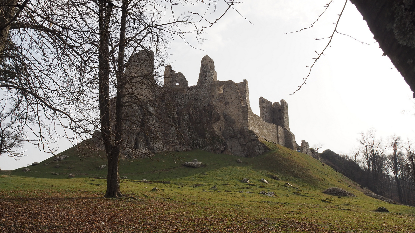 Hrušovský hrad (Körtvélyesi vár), SzG3