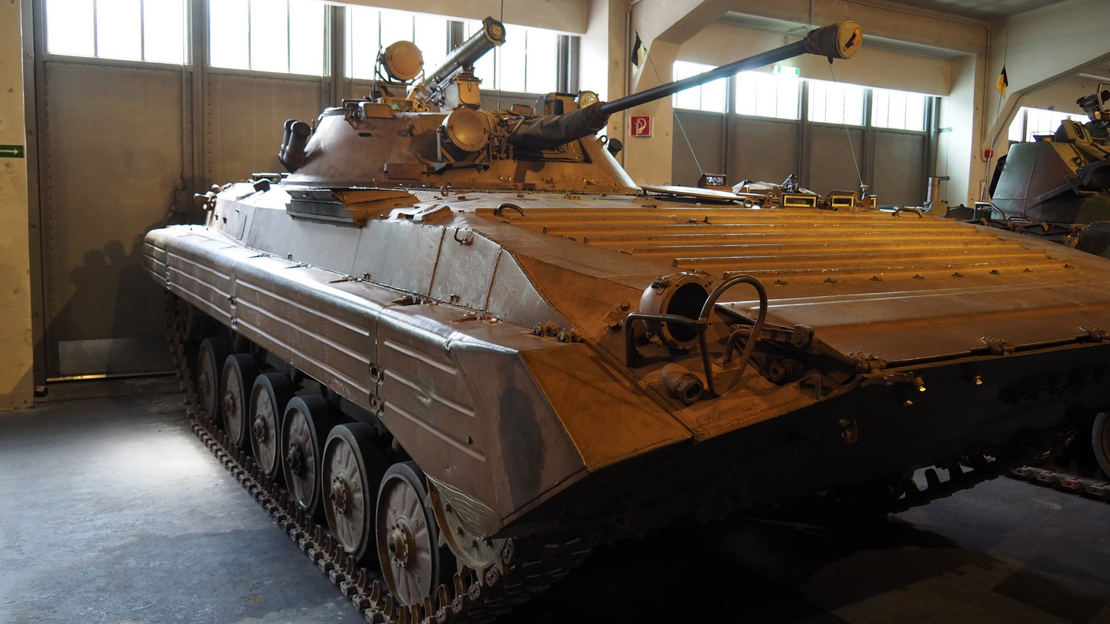 az Arsenal, Panzerhalle, BMP-2, SzG3