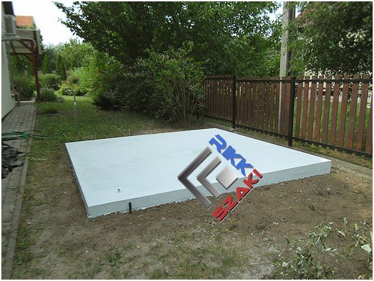 Havel3030-as kerti faház betonalap festése elkészült,szine világ