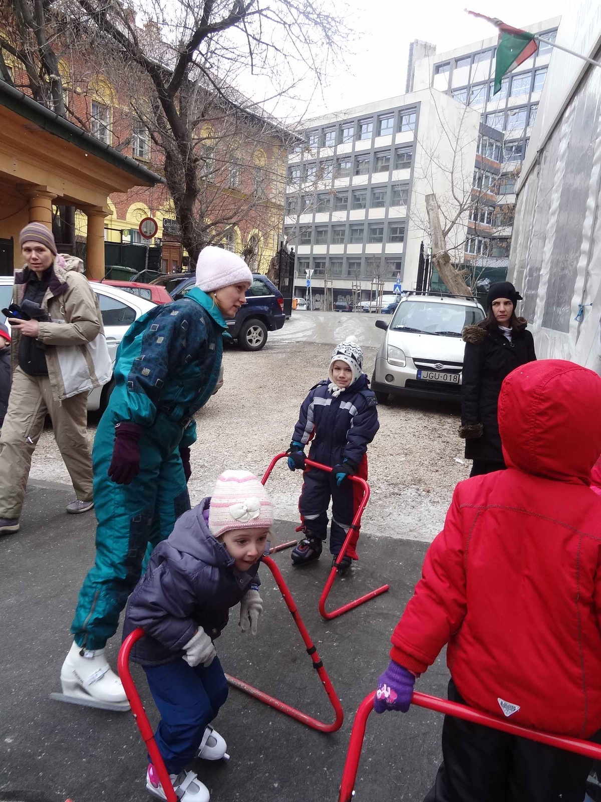 Segédeszközök rendben, indulhat az első korcsolyázás!