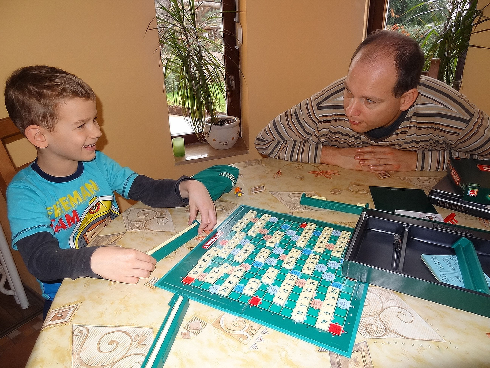 Felnőtt Scrabble ötévesen