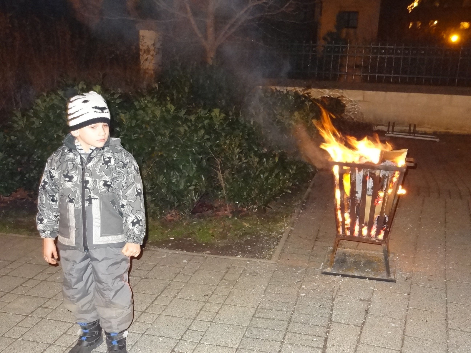 A pásztorok a tűz mellett tanyáztak